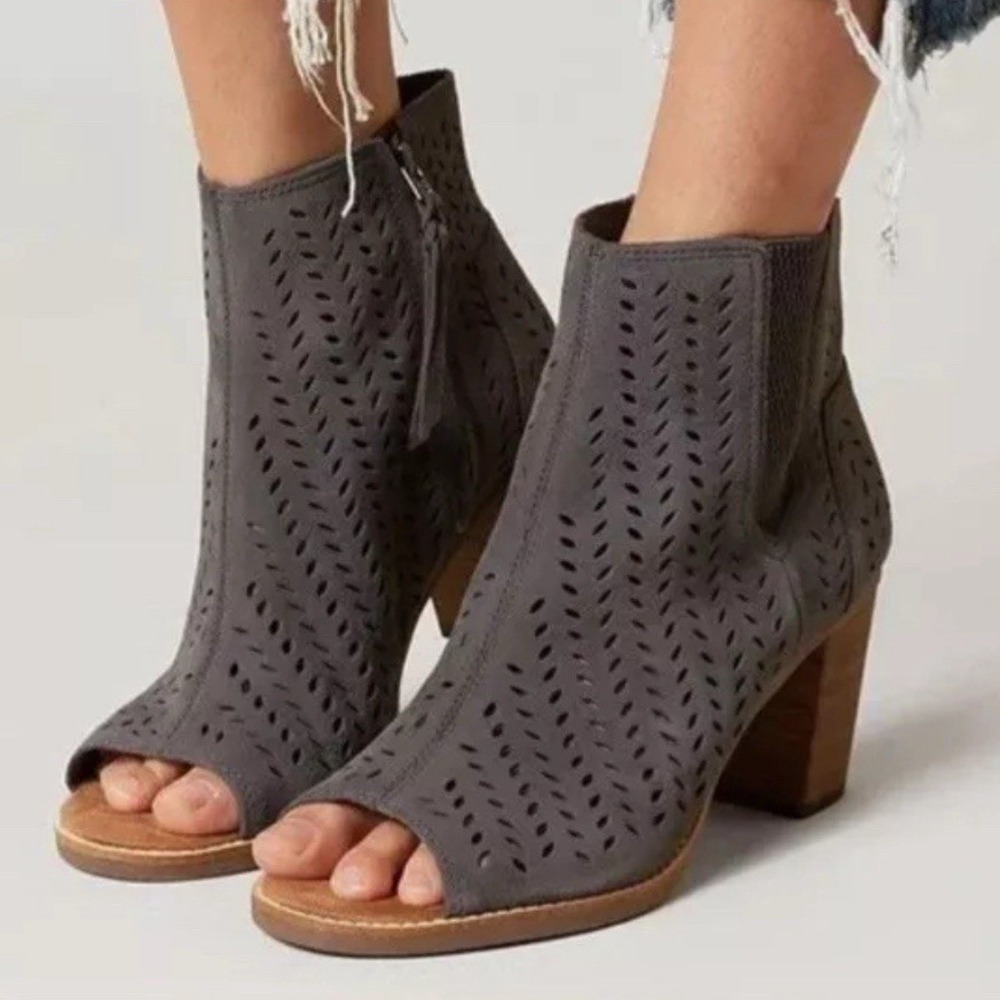 TOMS Majorca Peep Toe Ankle Booties Gray Perforated Suede Leather Women 6‎ Chic